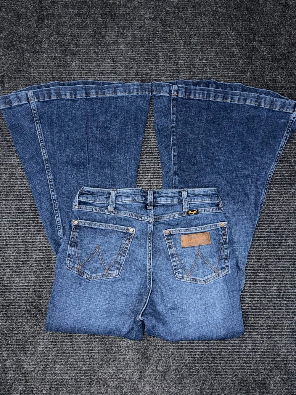 Wrangler Retro High Rise Trumpet Super Flare Bell Bottom Jeans 29 x 31 Western